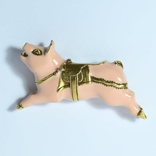 Gorgeous Museum replica pale pink enamel pig brooch in matt gold plate 