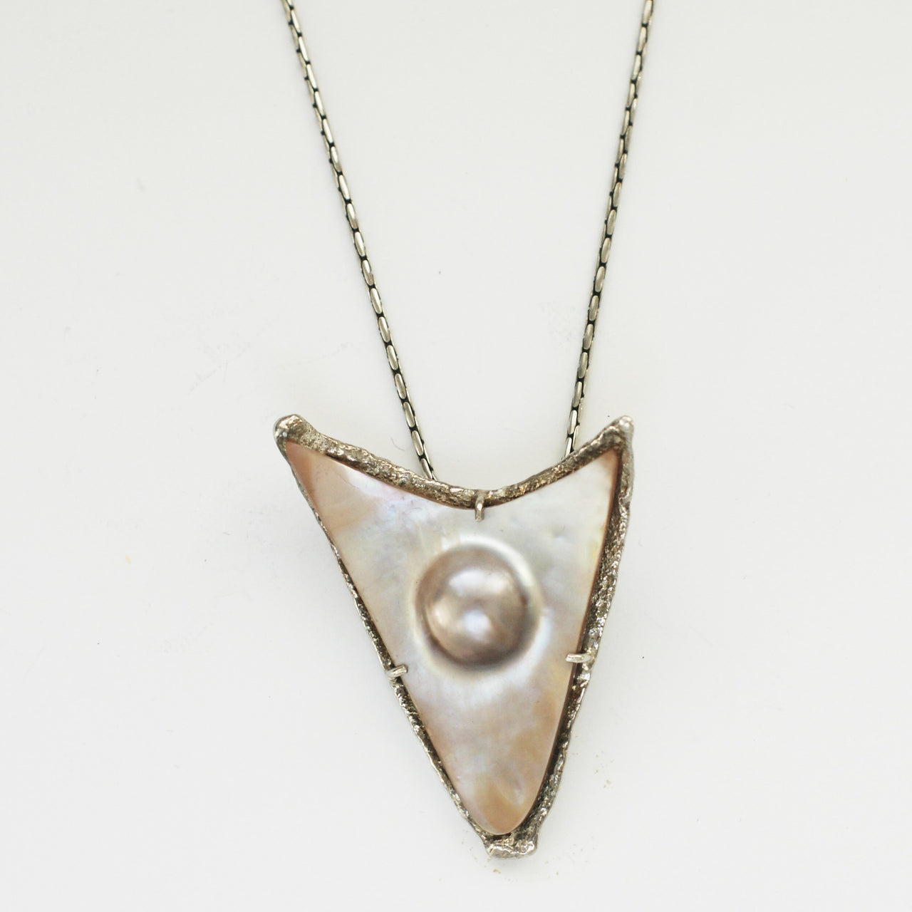 Mother of pearl pink pendant