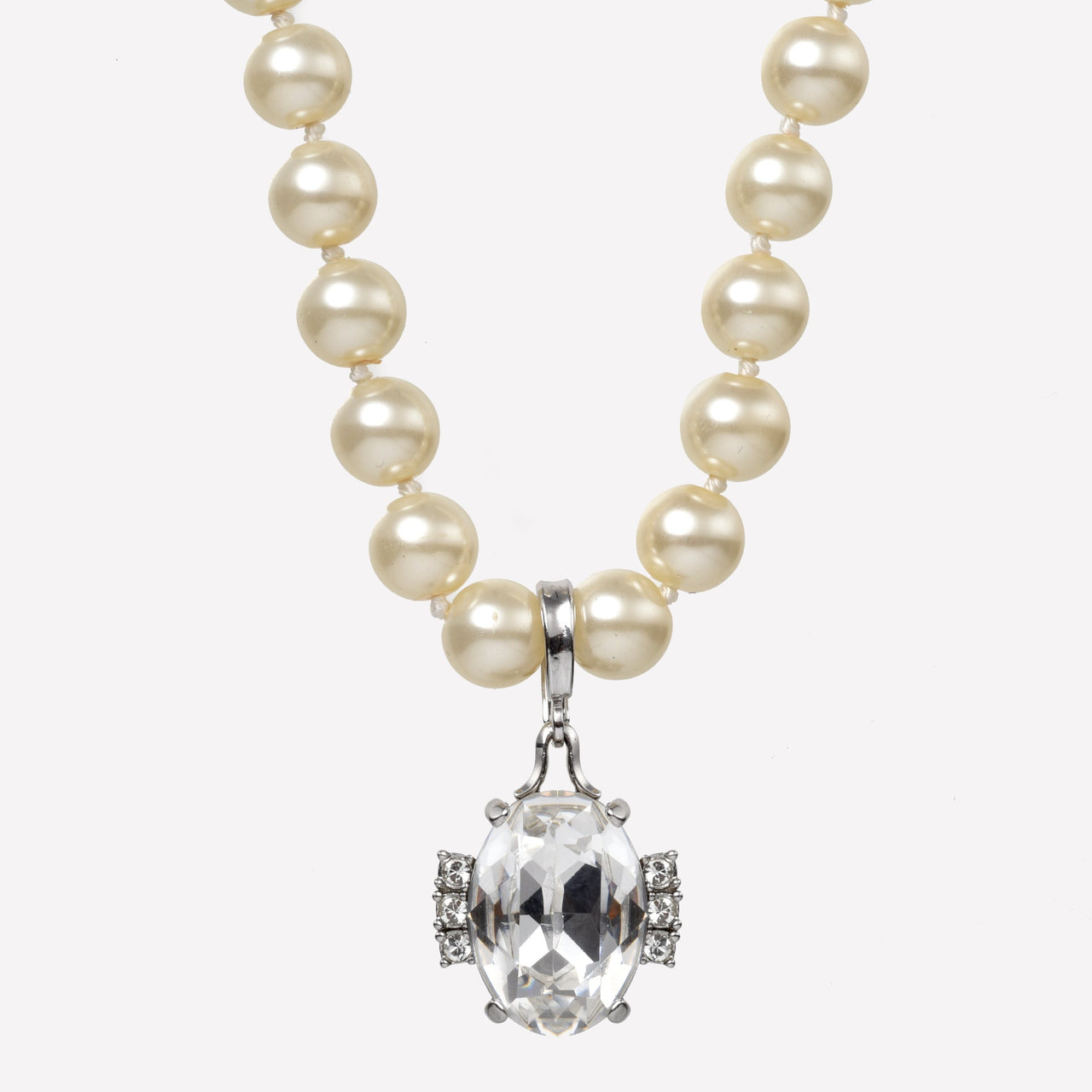 detatchable crystal pendant in rhodium plate on faux .08cm pearls 